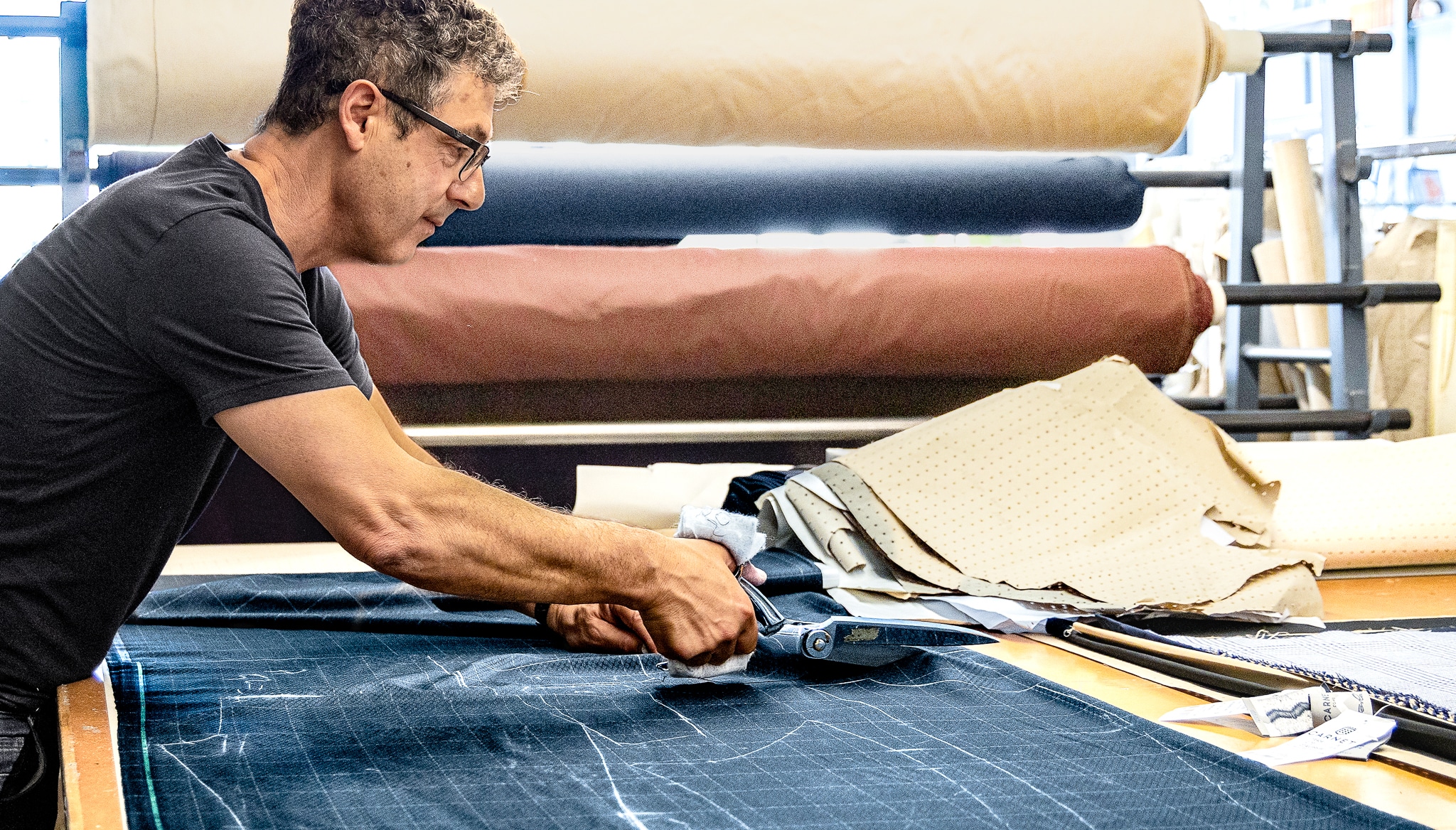 Essential Qualities to Identify the Perfect Custom Tailor for Your Needs